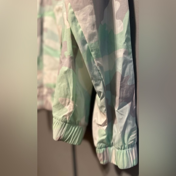 New Balance - Half Zip Pastel Camouflage Windbreaker (Size S) - Picture 3 of 12